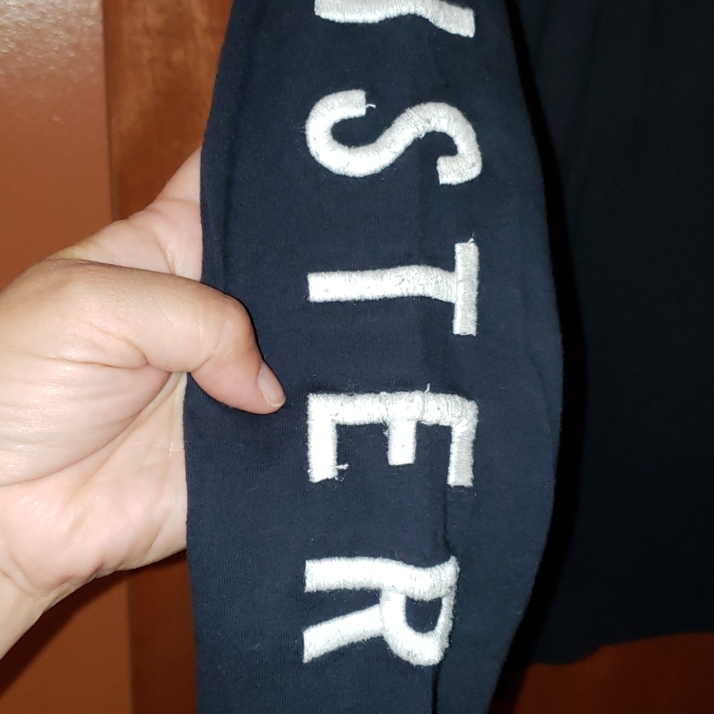 Gently worn Slim Fit Longsleeve Hollister Tee - Picture 6 of 6